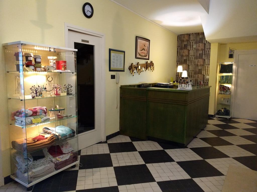 Logis La Cremaillere Hotel Montélimar Екстериор снимка